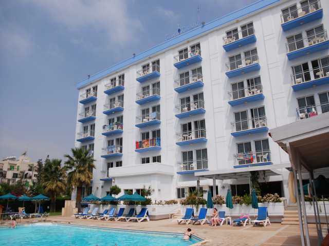 Blue Crane Hotel Apts Limassol Exterior photo